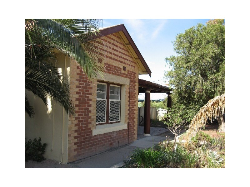 24 Lawrie Terrace, Waikerie SA 5330