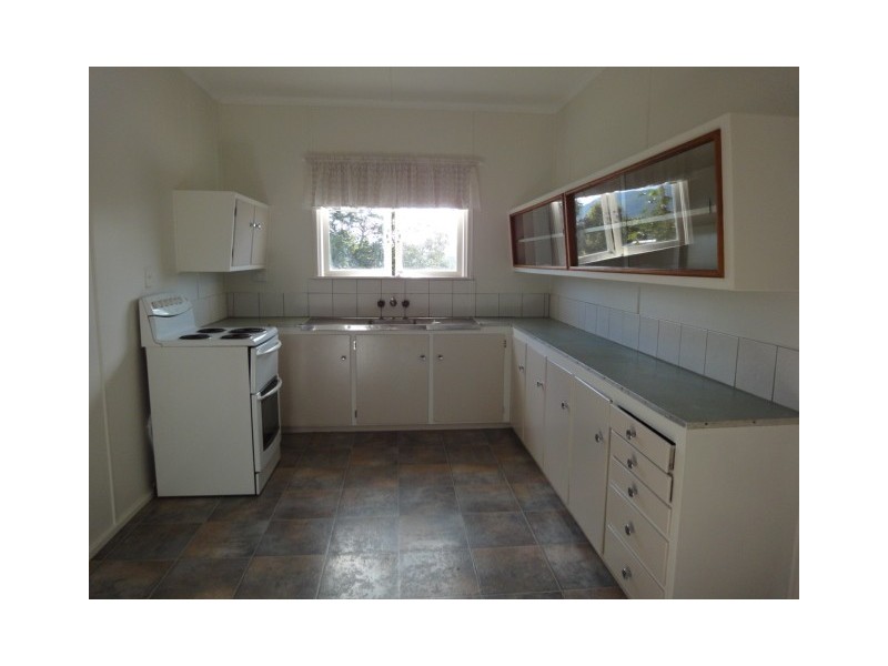 5 Fifth Ave, Atherton QLD 4883