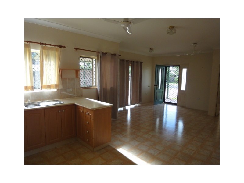 10 Alma, Atherton QLD 4883
