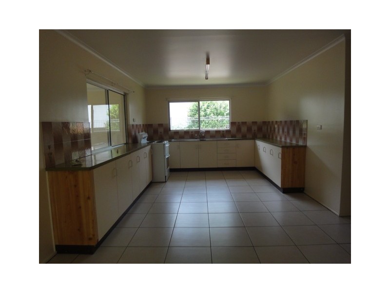 17 Fifth Ave, Atherton QLD 4883