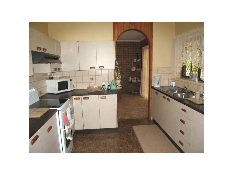 6 Palm Street, Tinaroo QLD 4872