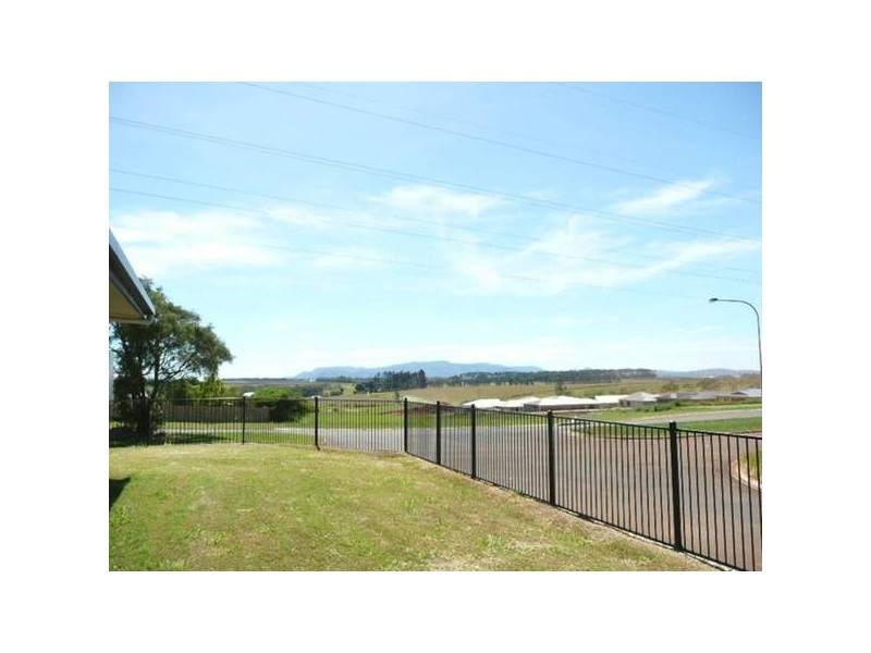 2/2 Austin, Atherton QLD 4883