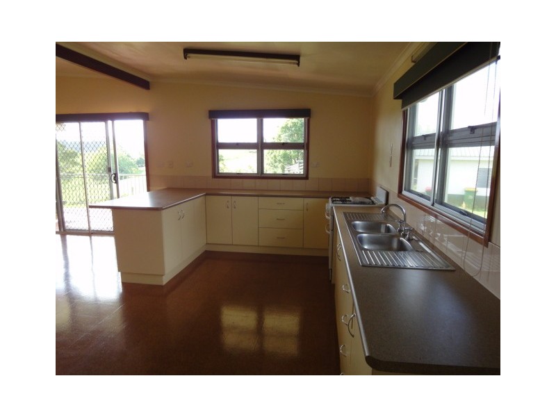 42 Toohey Road, Lake Eacham QLD 4884