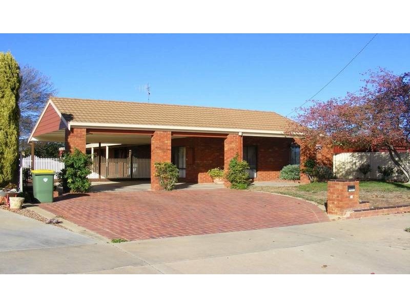 27 Outram Avenue, Kyabram VIC 3620