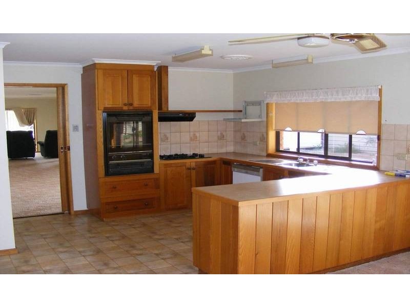 27 Outram Avenue, Kyabram VIC 3620