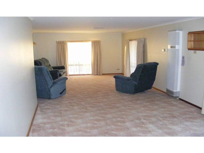 27 Outram Avenue, Kyabram VIC 3620