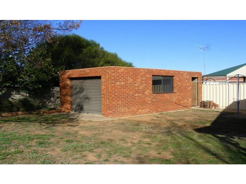 27 Outram Avenue, Kyabram VIC 3620