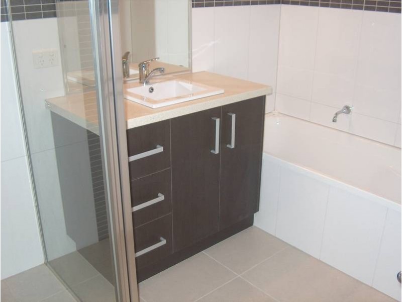 2/239 Fenaughty Street, Kyabram VIC 3620