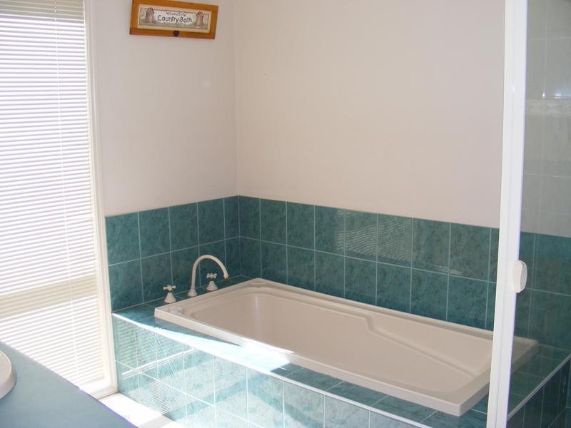 42 Munro Crescent, Kyabram VIC 3620