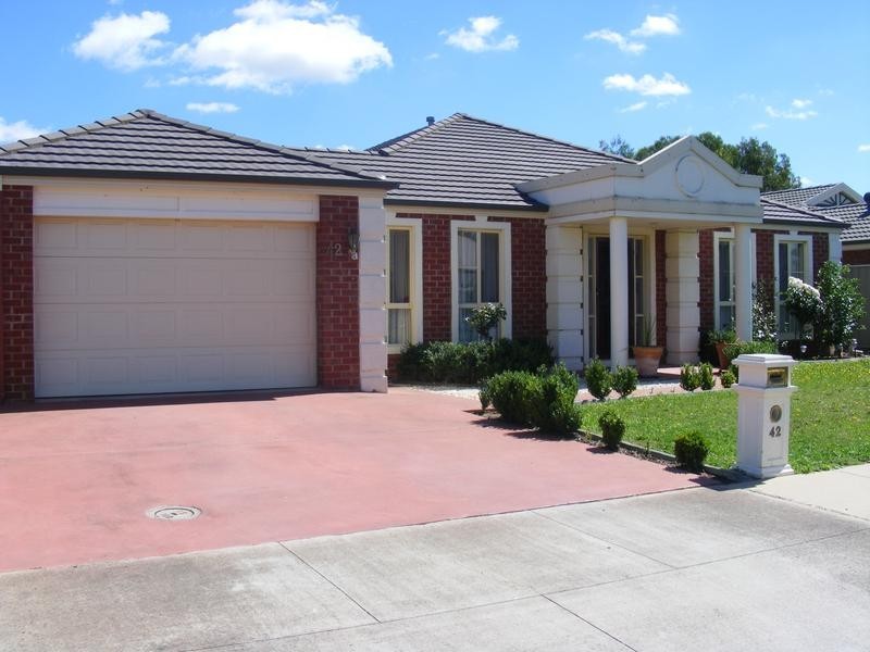 42 Munro Crescent, Kyabram VIC 3620
