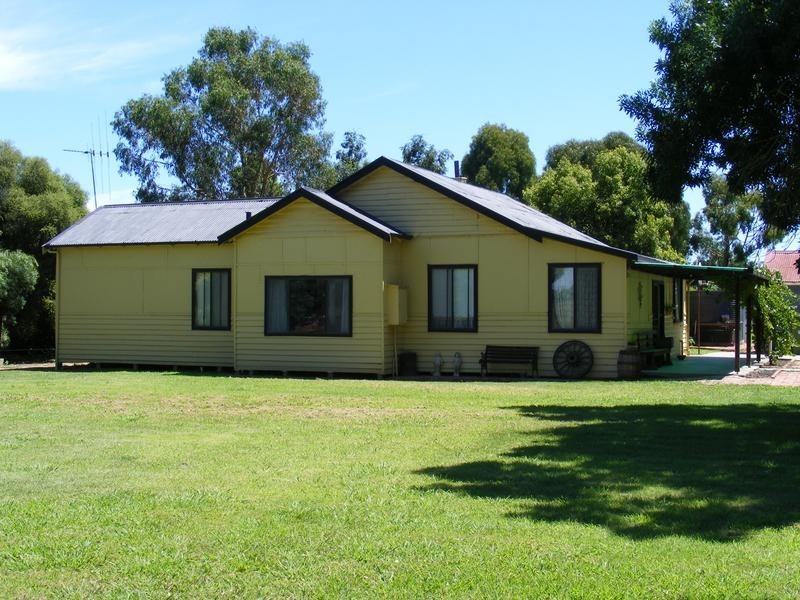 43 Robinsons Lane, Kyabram VIC 3620
