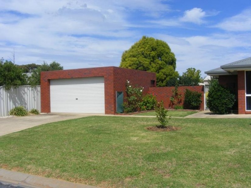 37 Munro Cres, Kyabram VIC 3620