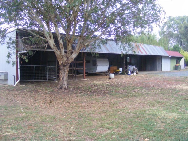 43 Robinsons Lane, Kyabram VIC 3620