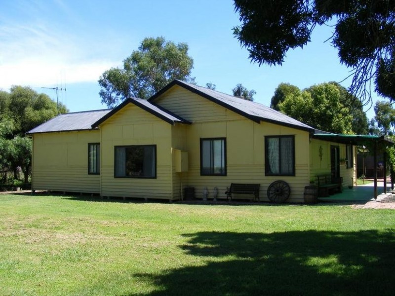 43 Robinsons Lane, Kyabram VIC 3620