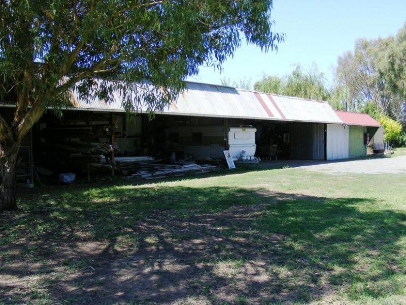43 Robinsons Lane, Kyabram VIC 3620