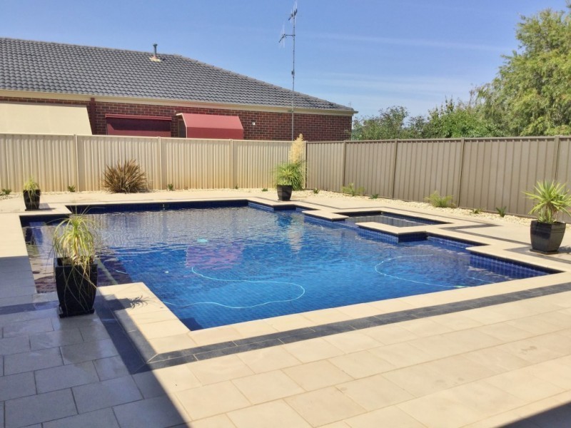 16 Deakin Grove, Tongala VIC 3621