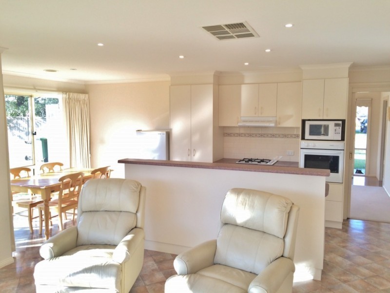 8 Henley Close, Kyabram VIC 3620