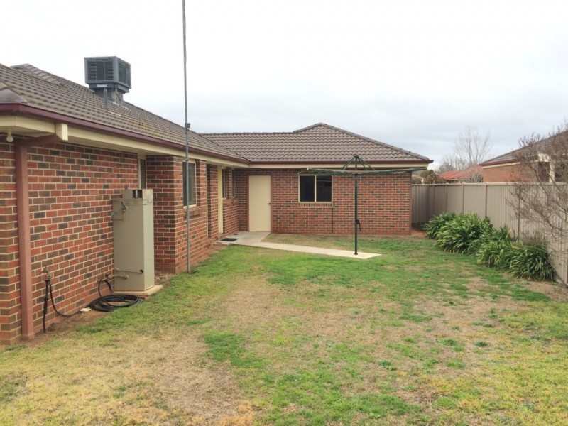8 Henley Close, Kyabram VIC 3620