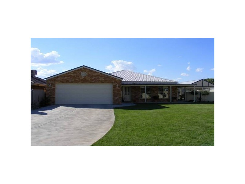 27 Deakin Grove, Tongala VIC 3621