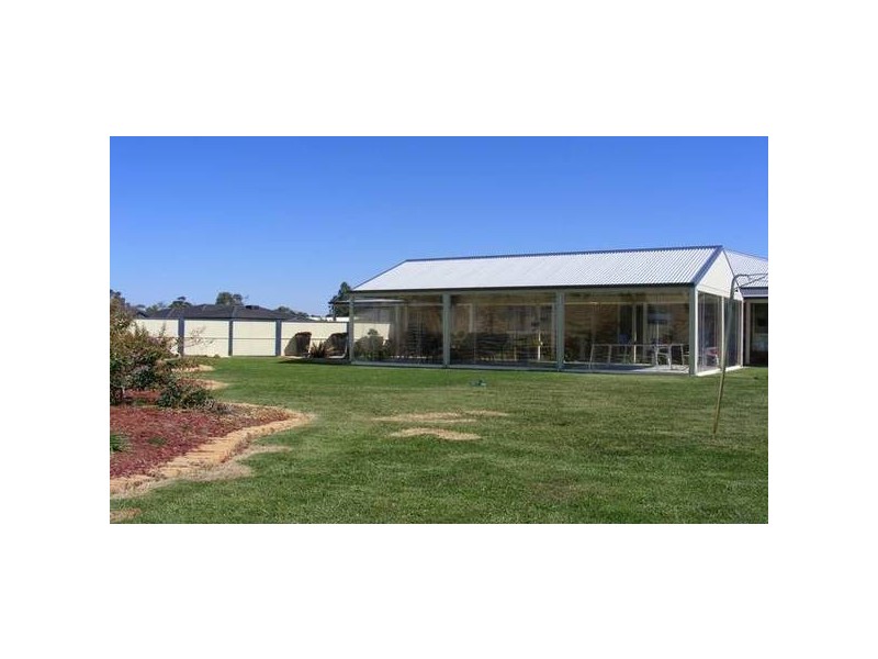 27 Deakin Grove, Tongala VIC 3621