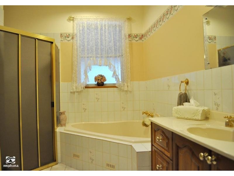 95 McConnal Road, Stirling North SA 5710