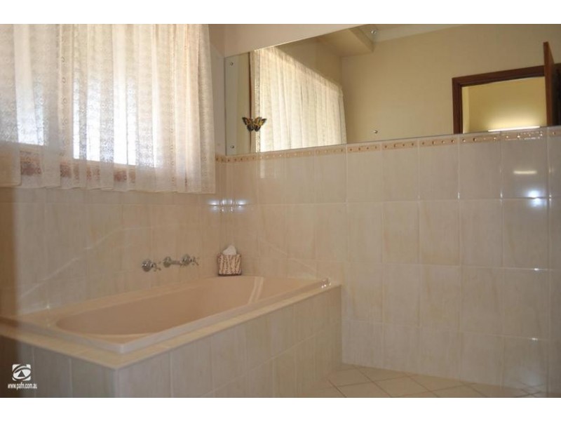 27 Edwards Street, Stirling North SA 5710