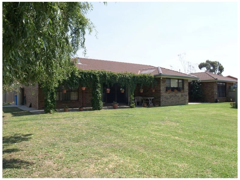 15 Wattle Drive, Numurkah VIC 3636