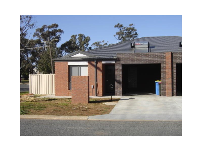 1/1 Swallow Street, Numurkah VIC 3636