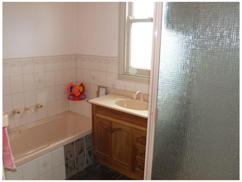 15 Beek Street, Katamatite VIC 3649