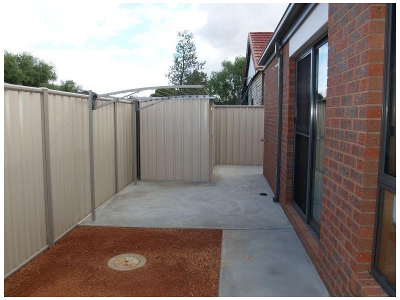 2/1 Swallow Street, Numurkah VIC 3636