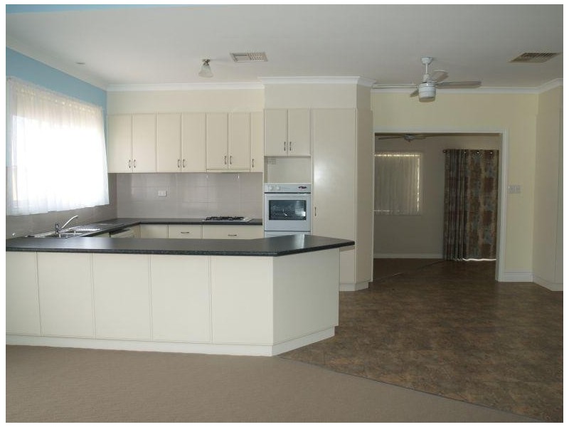 18 Meiklejohn Street, Numurkah VIC 3636