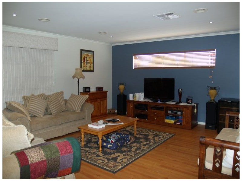 26 Russell Street, Numurkah VIC 3636