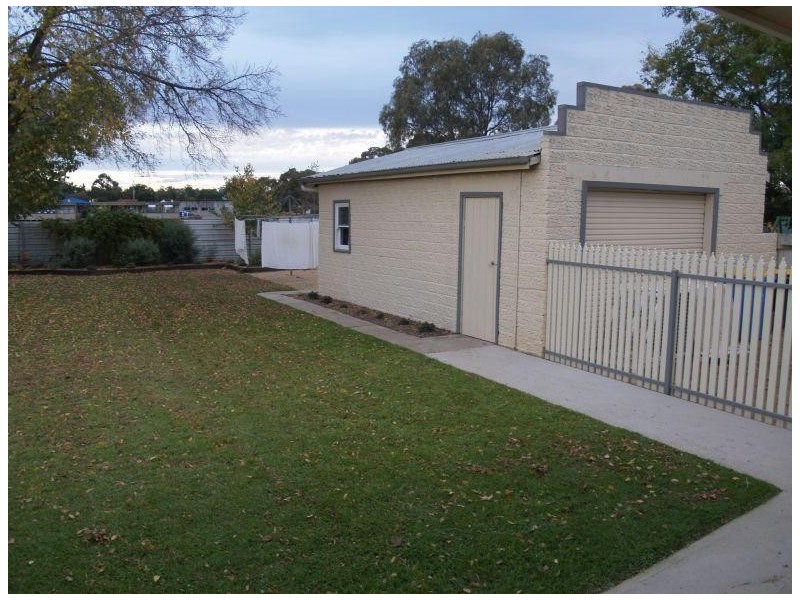 24 Pearce Street, Nathalia VIC 3638