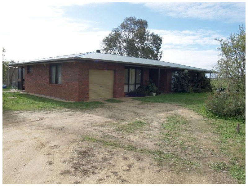 235 Sampsons Road, Numurkah VIC 3636