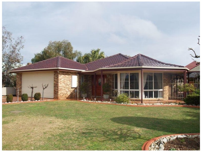 19 Russell Street, Numurkah VIC 3636