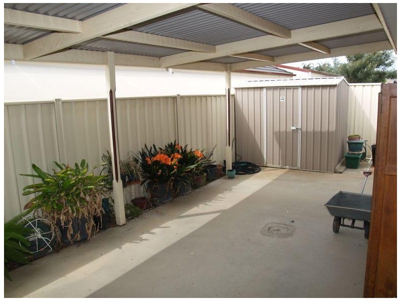 1 10 Russell Street, Numurkah VIC 3636