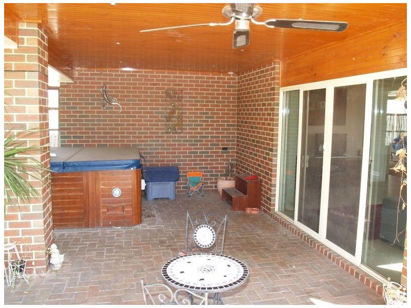 25 Maple Crescent, Numurkah VIC 3636
