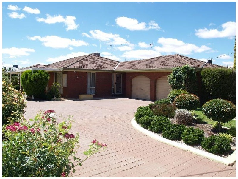 27 Moss Street, Numurkah VIC 3636