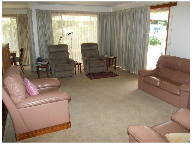 27 Moss Street, Numurkah VIC 3636