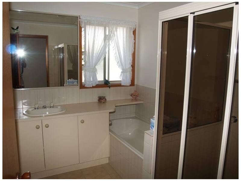 27 Moss Street, Numurkah VIC 3636