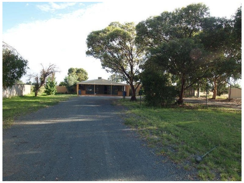 52 Wattle Drive, Numurkah VIC 3636