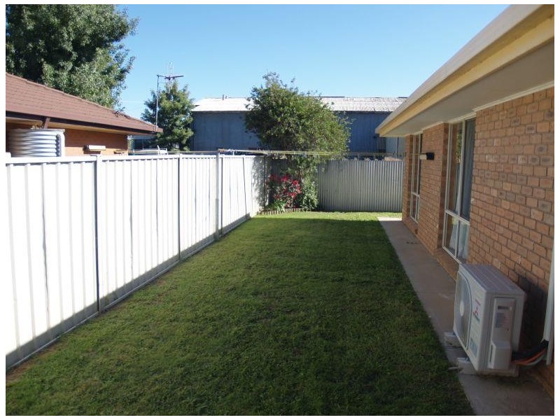 4/5 Brenion Street, Numurkah VIC 3636