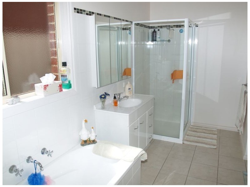 1B Holmes Court, Numurkah VIC 3636