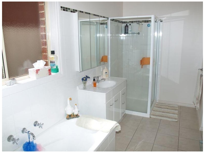 1B Holmes Court, Numurkah VIC 3636