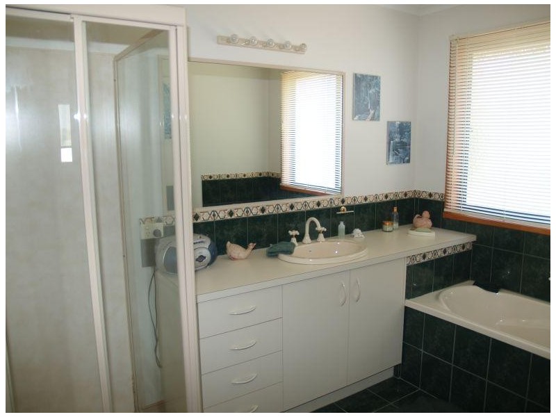 3 Reynolds Drive, Numurkah VIC 3636