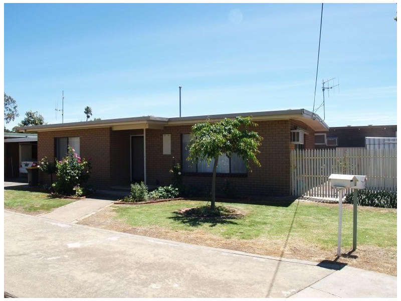 1/9 Mc Carthy Avenue, Numurkah VIC 3636
