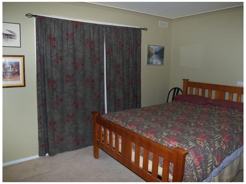 1/9 Mc Carthy Avenue, Numurkah VIC 3636