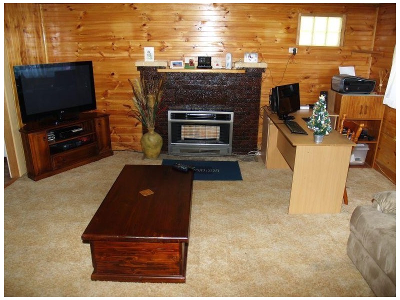 27 Mc Carthy Avenue, Numurkah VIC 3636