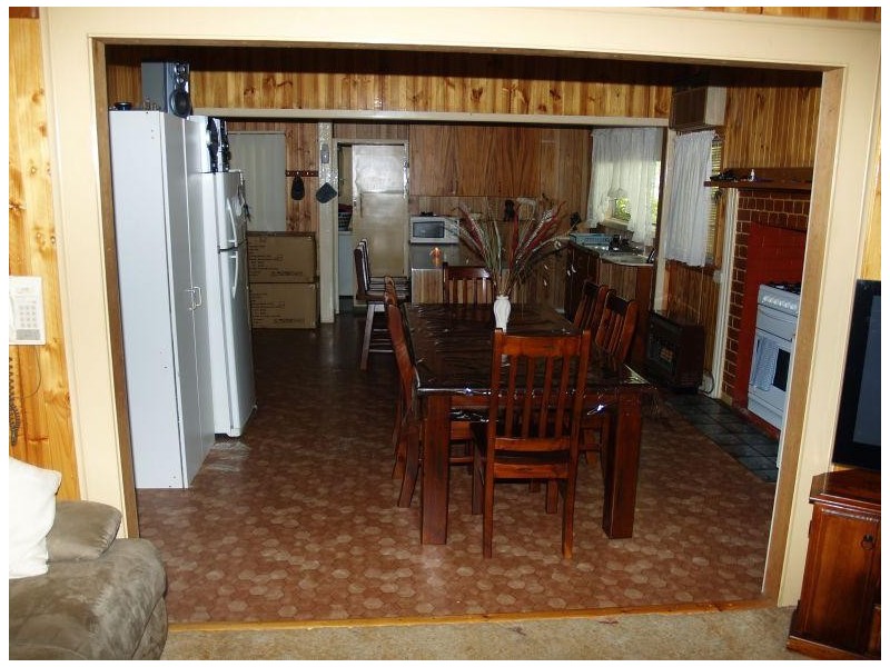 27 Mc Carthy Avenue, Numurkah VIC 3636