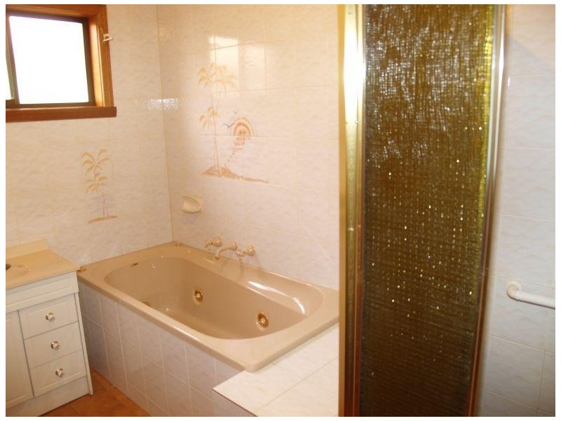 3 Mc Carthy Avenue, Numurkah VIC 3636